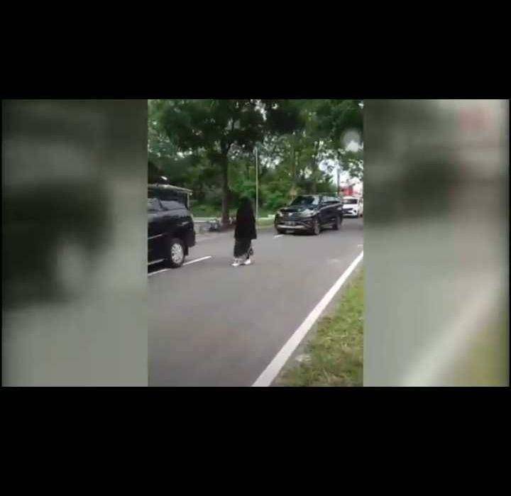 Perempuan viral di jalur Magetan-Sarangan. Berbagai Sumber