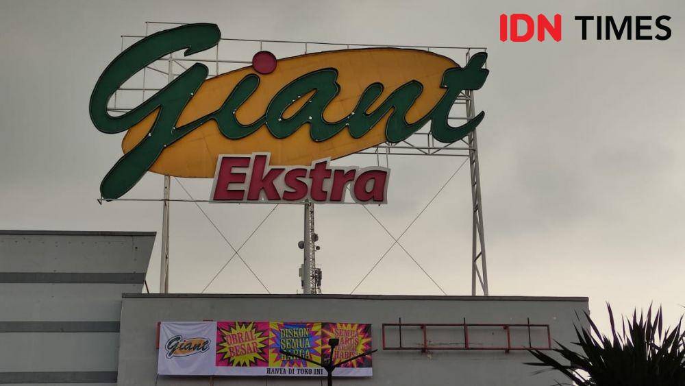 Potret kondisi Giant di Kreo, Ciledug pada Senin, (31/5/2021) jelang penutupan seluruh outlet. (IDN Times/Helmi Shemi)