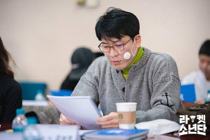 Kim Sang Kyung saat pembacaan naskah Racket Boys (instagram.com/sbsdrama.official)