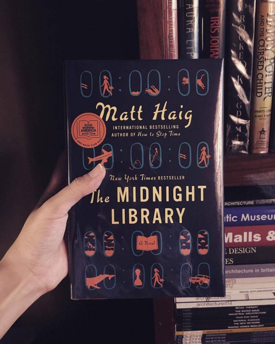 The Midnight Library oleh Matt Haig (instagram.com/lovemyshelf90)