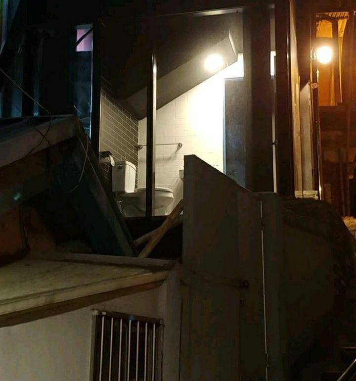 WC dengan pemandangan luar biasa (reddit.com/ROBk**b)