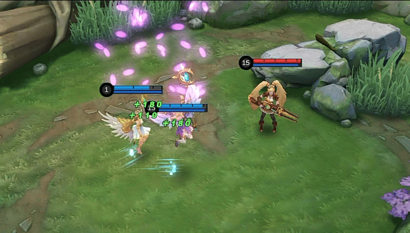 Rafaela meregenerasi HP dirinya dan teman satu timnya dengan skill 2-nya. (Dok. Pribadi/Mimar Fakhruddin)