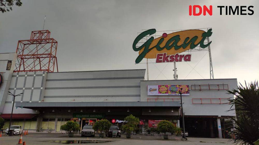 Potret kondisi Giant di Kreo, Ciledug pada Senin, (31/5/2021) jelang penutupan seluruh outlet. (IDN Times/Helmi Shemi)