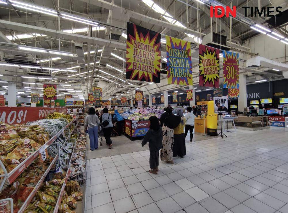 Potret kondisi Giant di Kreo, Ciledug pada Senin, (31/5/2021) jelang penutupan seluruh outlet. (IDN Times/Helmi Shemi)