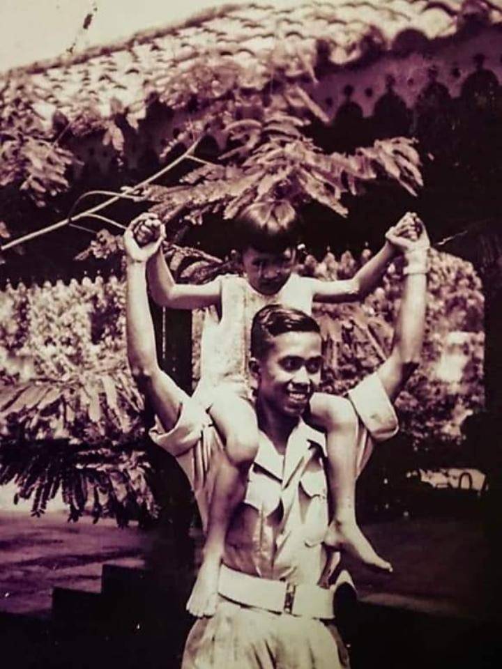 Koesno bersama Guntur Sukarno Putra. (dok. Keluarga Koesno, facebook.com/Benny Rusmawan)