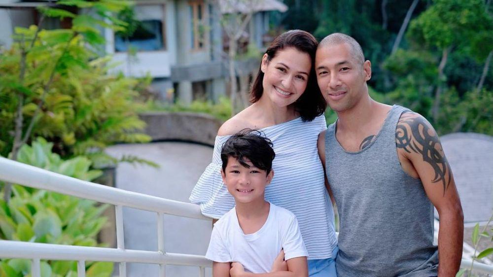 10 Potret Harmonis Keluarga Marcell Siahaan dan Rima Jauh dari Gosip