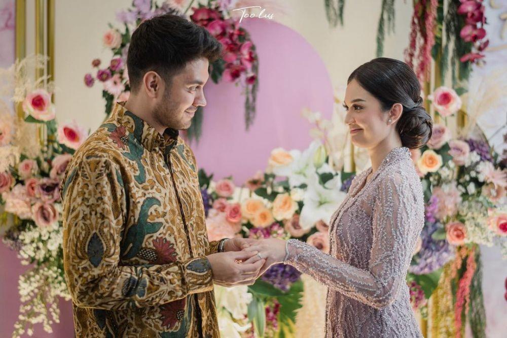 9 Dekor Lamaran Faradilla Yoshi dan Bryan Mckenzie, Manis Serba Ungu