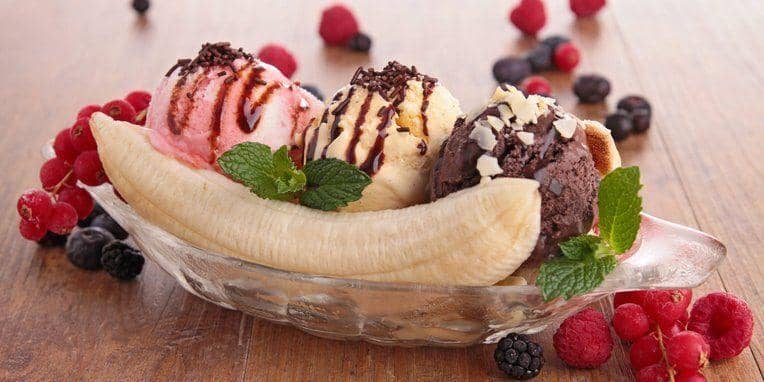 Banana split dari Amerika. (daysoftheyear.com)