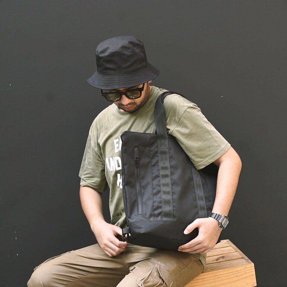 Produk tote bag dari Legacy Gear (Instagram.com/legacy.gear)