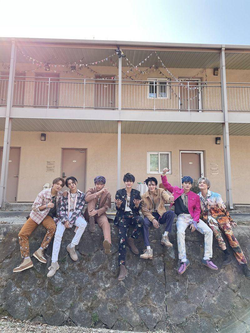 NCT Dream di jacket behind the scene Hot Sauce. (twitter.com/NCTsmtown_DREAM)