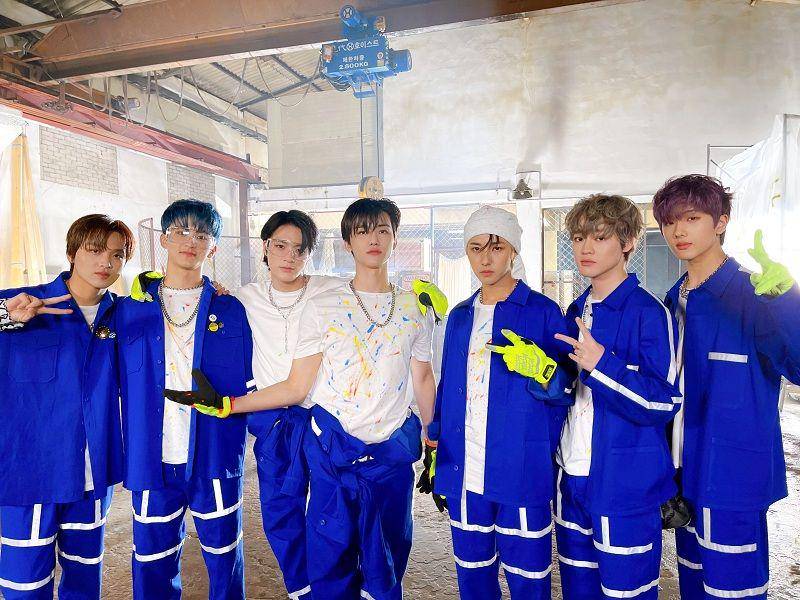 NCT Dream di belakang layar MV Diggity. (twitter.com/NCTsmtown_DREAM)