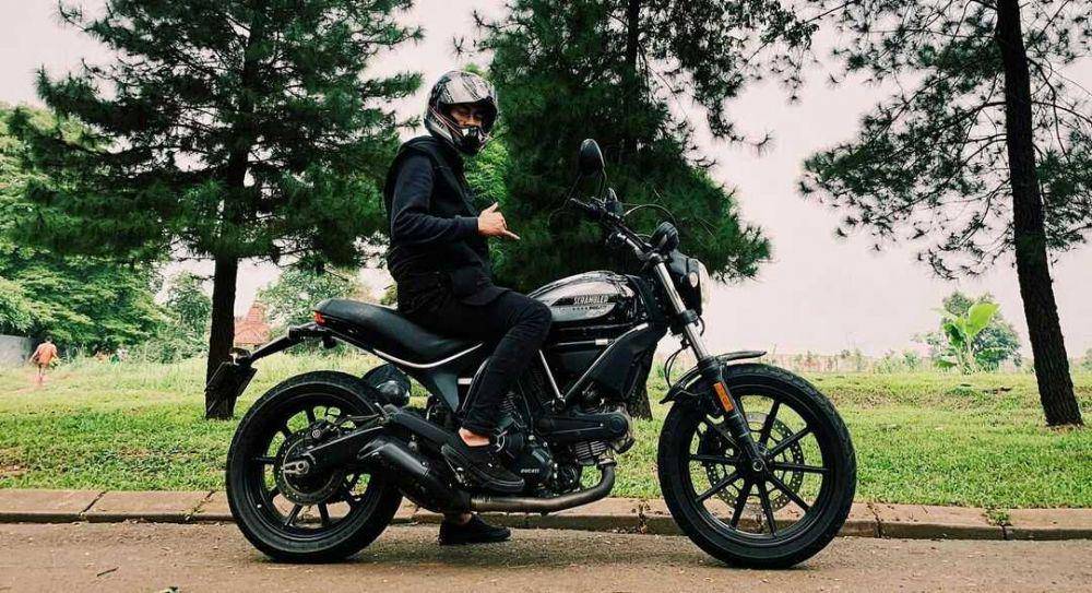 Abidzar naik motor gede. (Instagram.com/abidzar73)