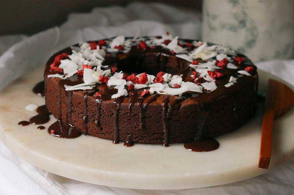 chocolate blackcurrant cake (viva.co.nz/Eleanor Ozich)