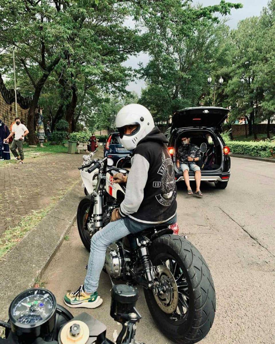 Abidzar naik motor gede. (Instagram.com/abidzar73)