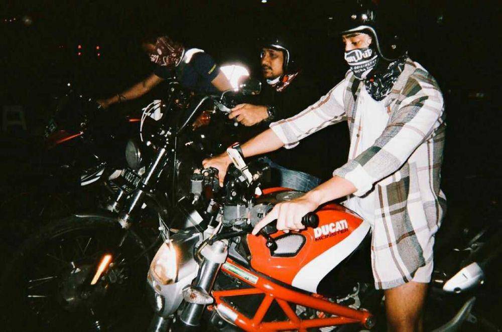 Abidzar naik motor gede. (Instagram.com/abidzar73)
