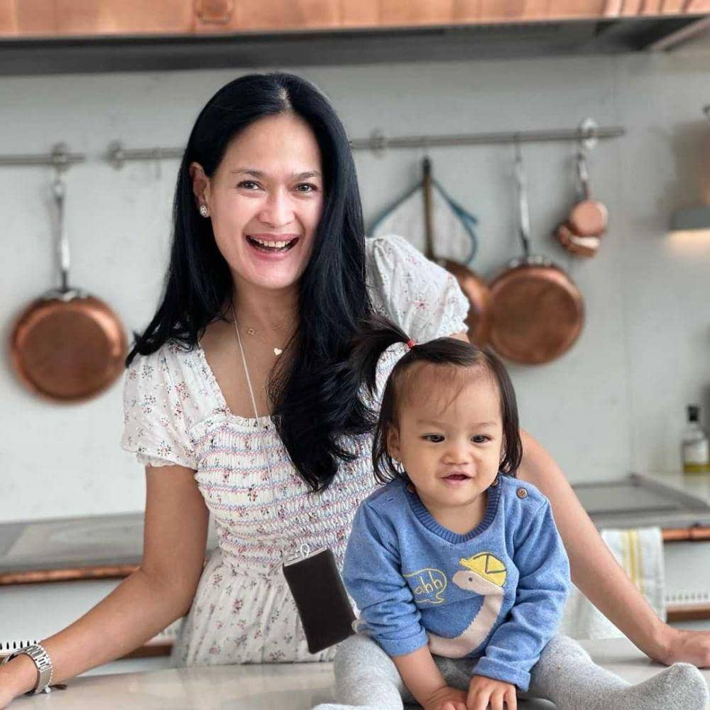 Donna Harun dan cucu (instagram.com/donnaharunofficial)