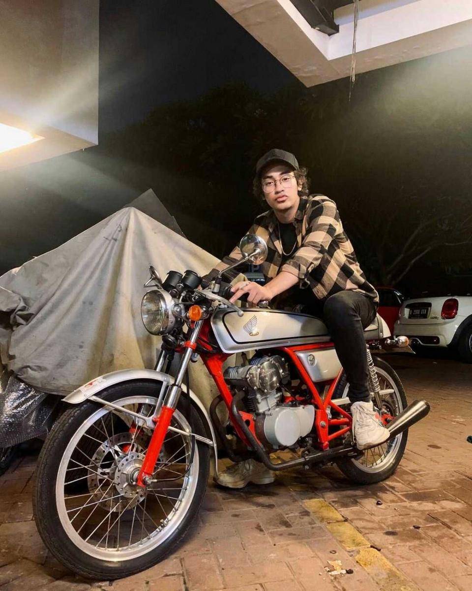Abidzar naik motor gede. (Instagram.com/abidzar73)