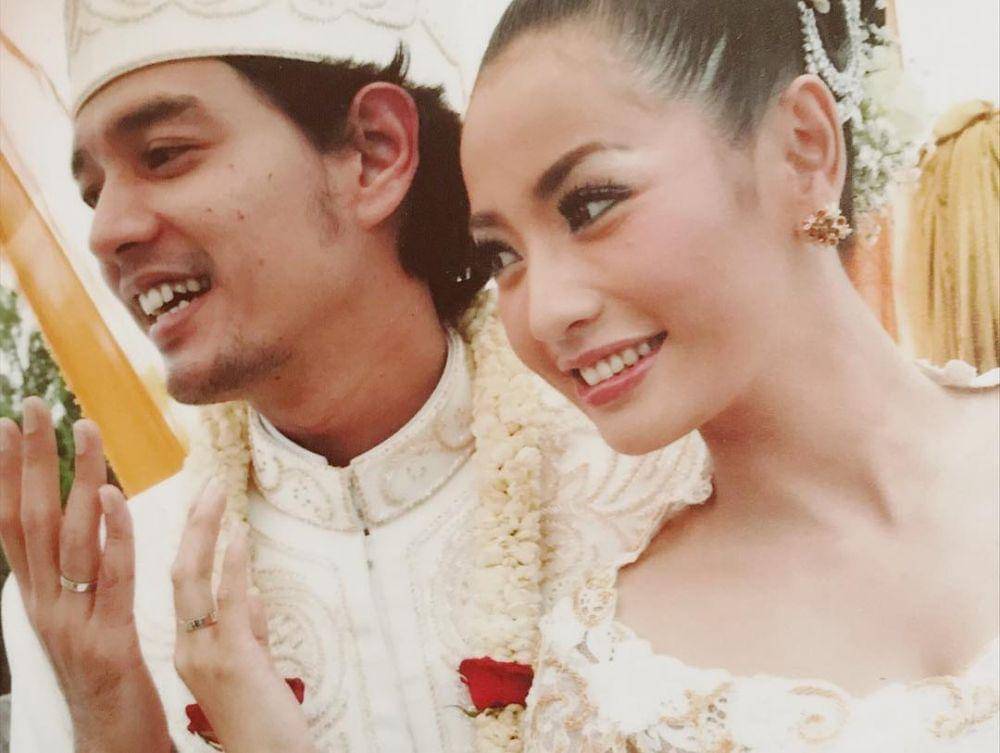 potret pernikahan Edo Borne dan Hesti Purwadinata (instagram.com/hestipurwadinata)