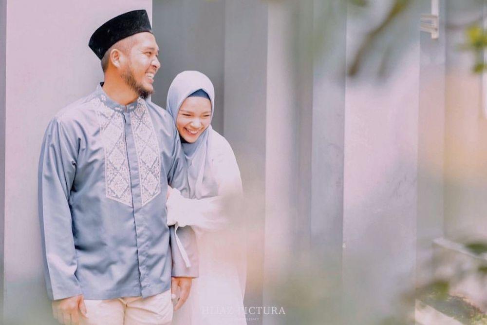 Jauh dari Sensasi, 9 Potret Harmonis Dewi Sandra dan Suami Tercinta