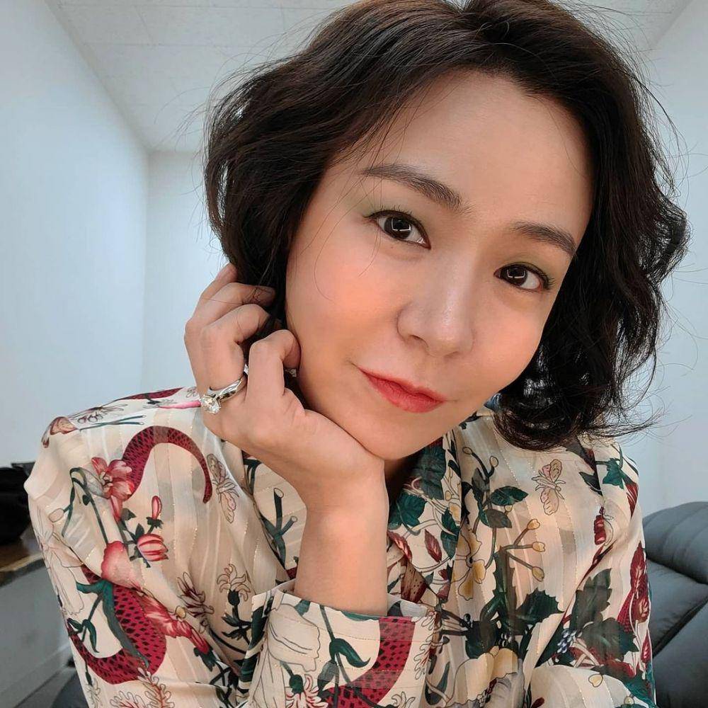 Shim Yi Young (instagram.com/simyiyoung_)