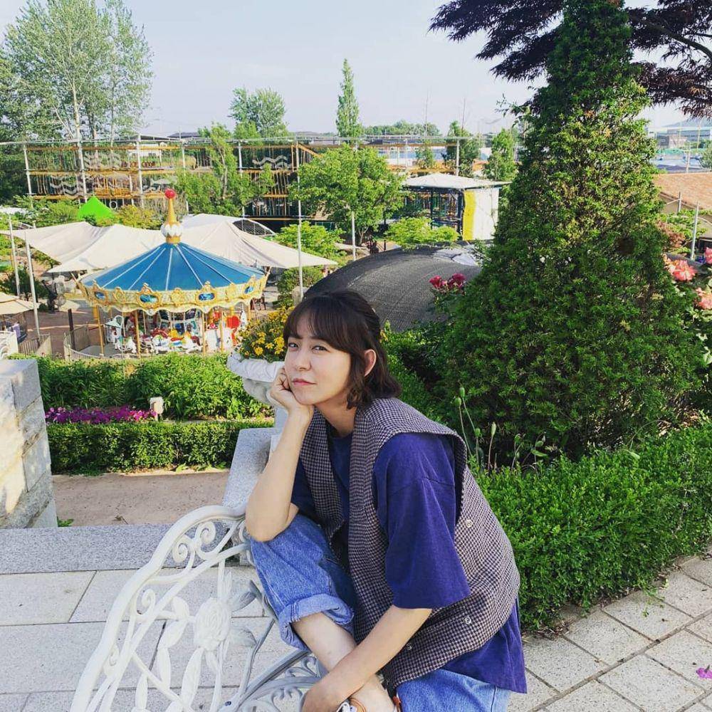 Shim Yi Young (instagram.com/simyiyoung_)