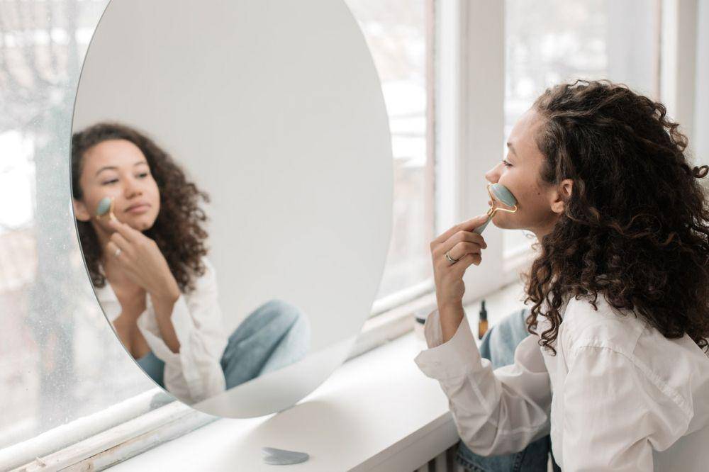 Merawat diri adalah suatu bentuk me time (pexels.com/Pavel Danilyuk)