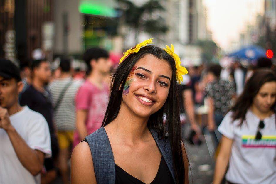 Ilustrasi wanita bahagia (pexels.com/douglas-santiago-1341827)