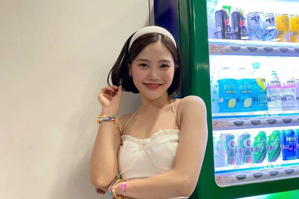 9 Potret Hyojung Oh My Girl Tampil Fresh dengan Rambut Pendeknya