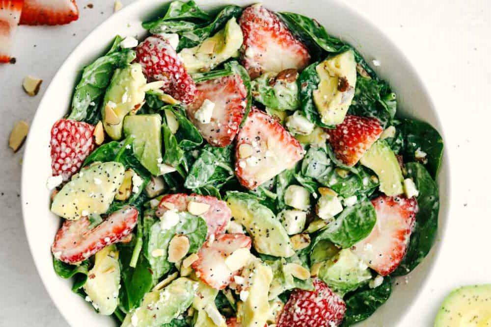avocado strawberry spinach salad creamy