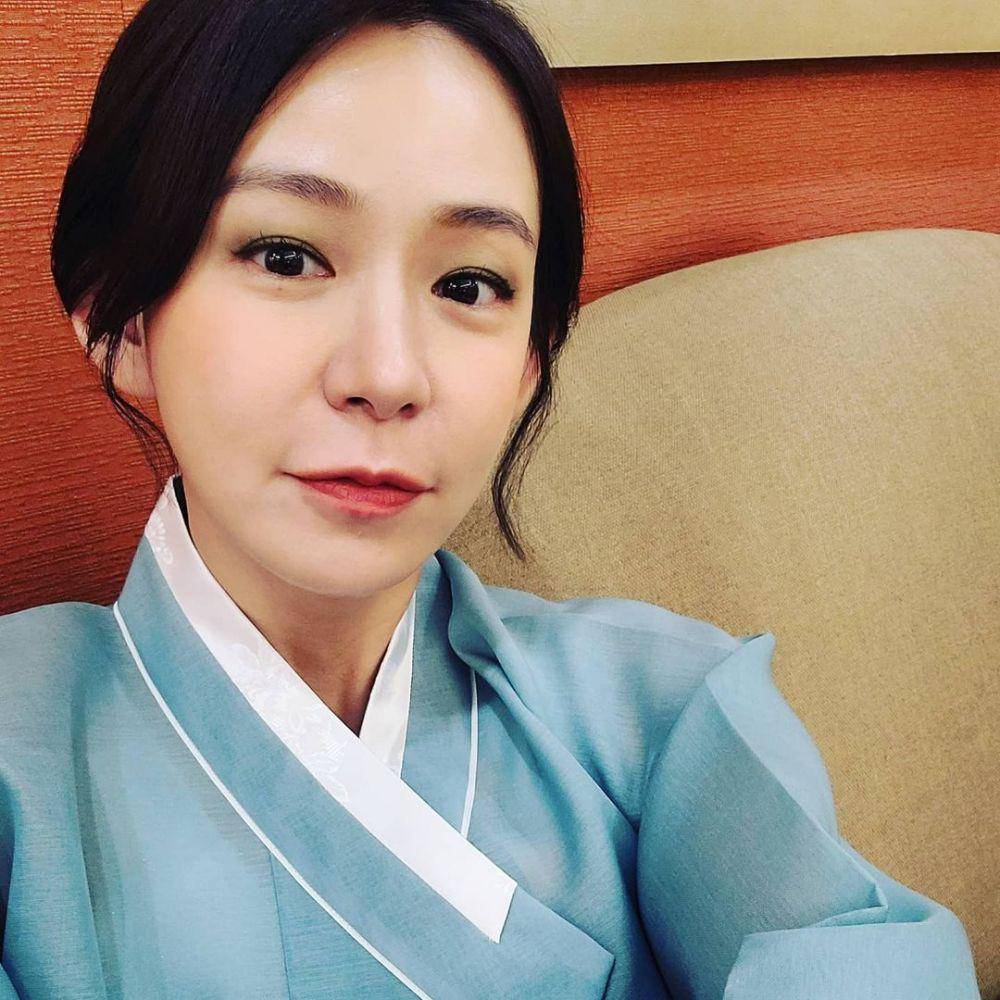 Shim Yi Young (instagram.com/simyiyoung_)