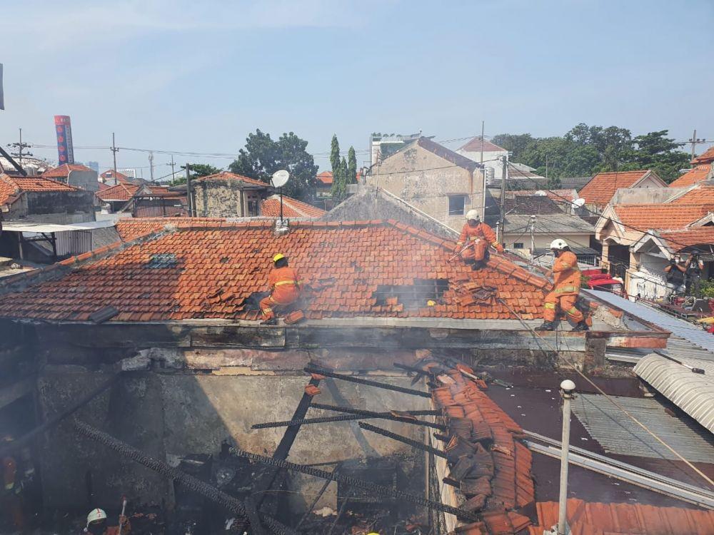 Ditinggal Pergi, Rumah di Ngagel Timur Ludes Terbakar