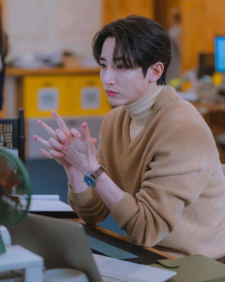 Lee Soo Hyuk dalam cuplikan drama Doom At Your Service (dok. tvN via instagram.com/leesoohyuk)