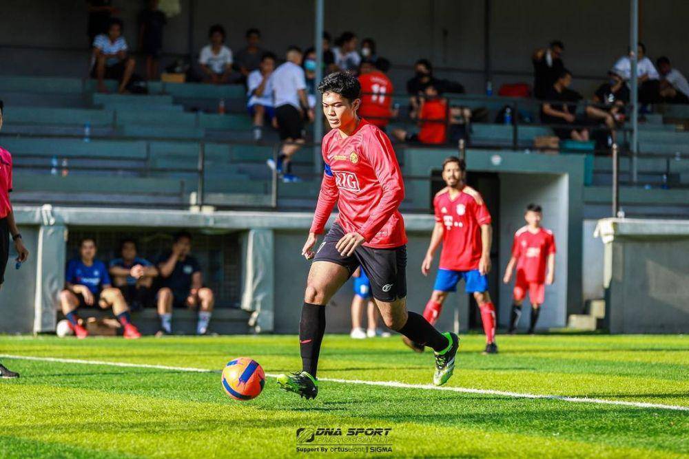 Nuca bermain bola. (instagram.com/drunuca02)