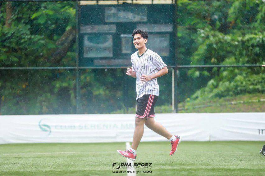 Nuca bermain bola. (instagram.com/drunuca02)