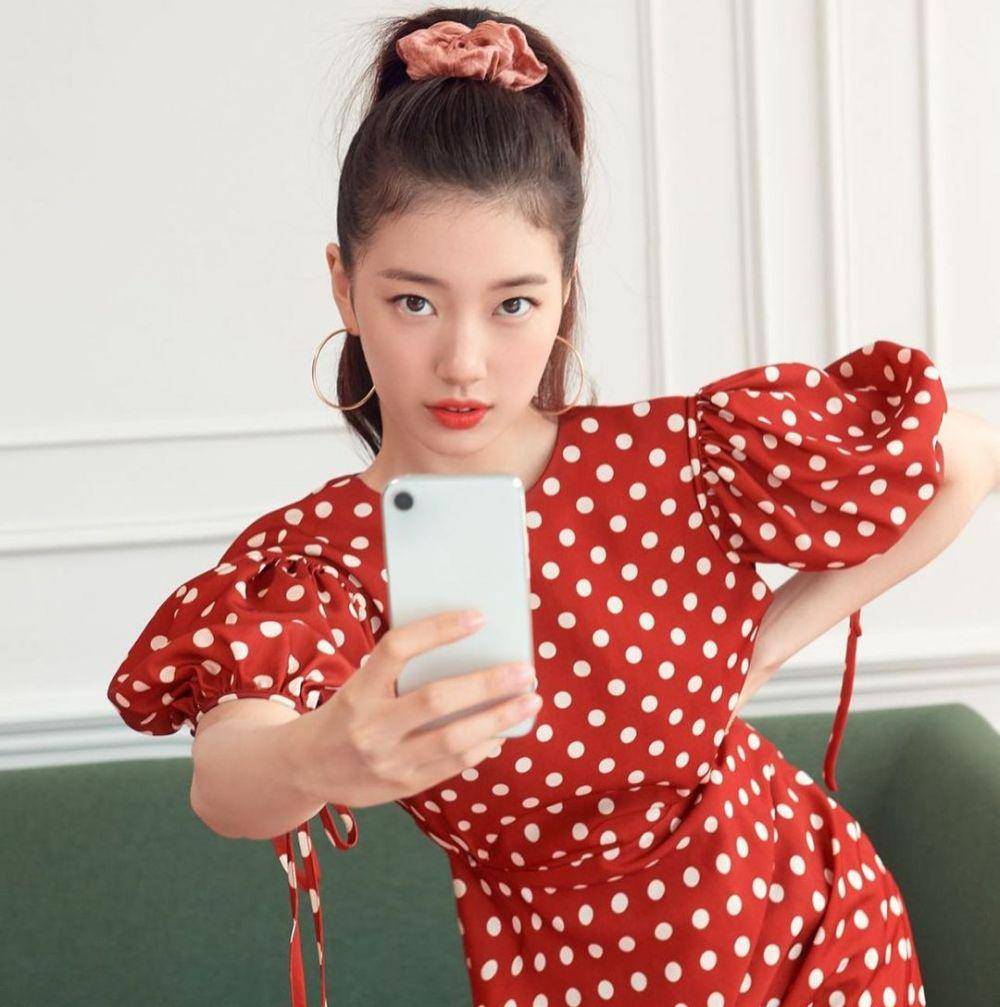 potret Suzy dengan long earrings (instagram.com/skuukzky)