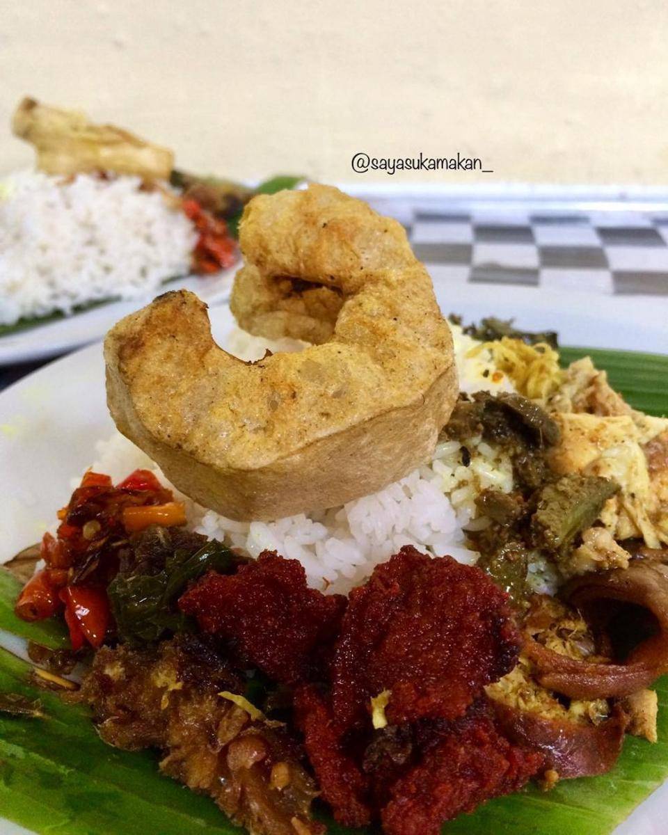 Babi Guling Bli Kadek (instagram.com/sayasukamakan_)