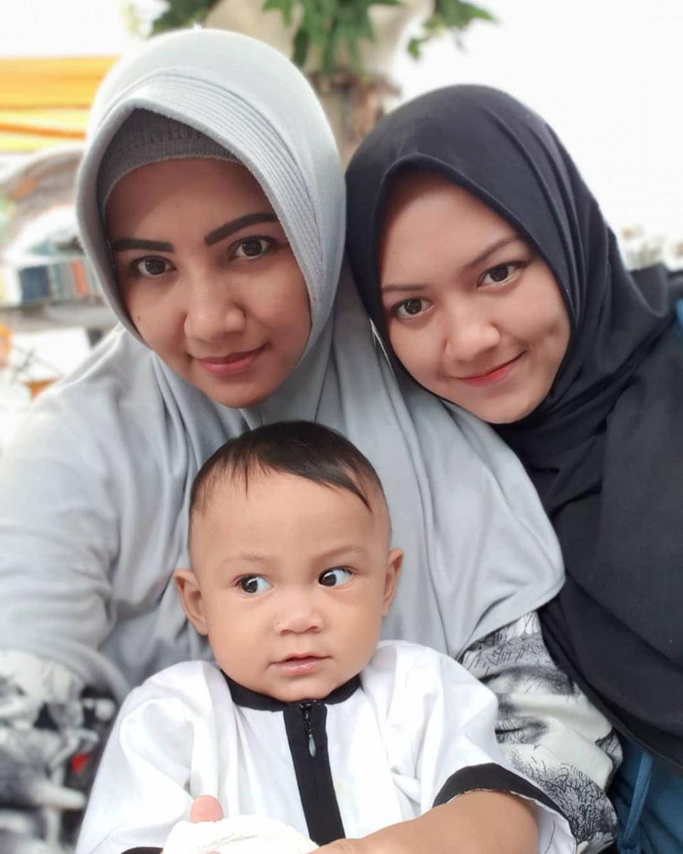 Happy Asmara bersama mama dan adik bungsunya (instagram.com/happy_asmara77)