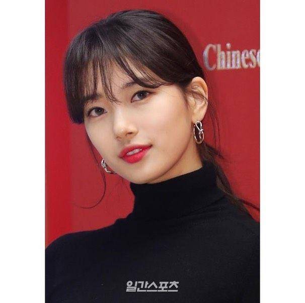 potret Suzy dengan long earrings (instagram.com/skuukzky)