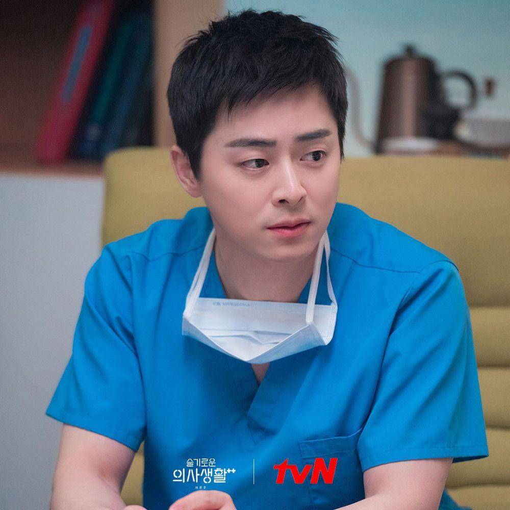 Jo Jung Suk di Hospital Playlist 2 (instagram.com/hospitalplaylist_official)