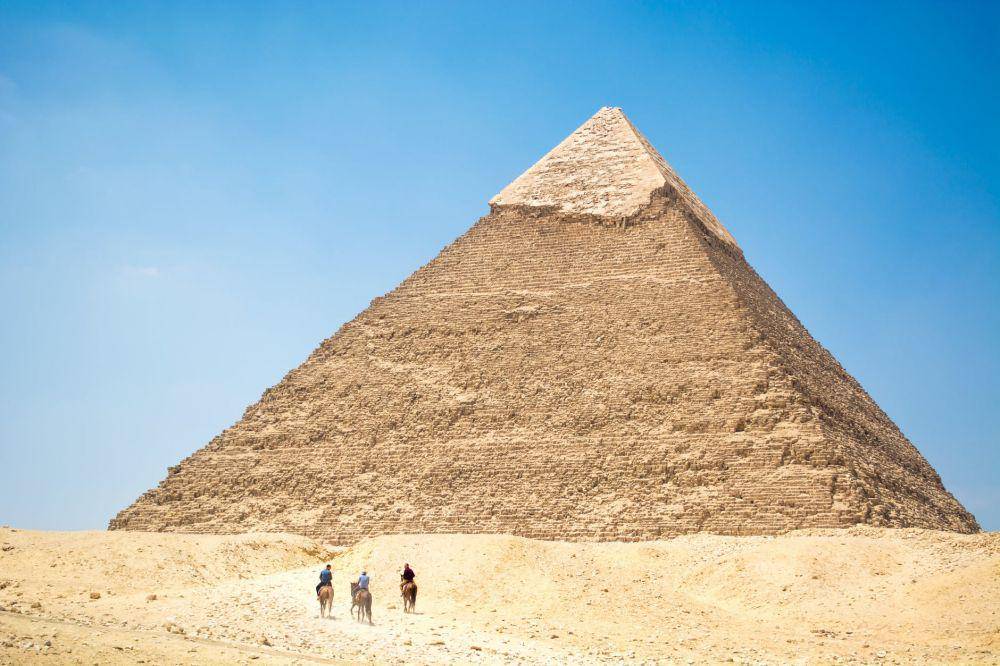 Piramida Besar di Giza menjadi salah satu bangunan terbesar. (pexels.com/Mouad Mabrouk)