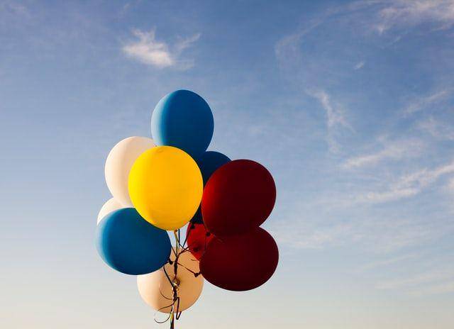 ilustrasi balon helium (unsplash.com/aweiland)