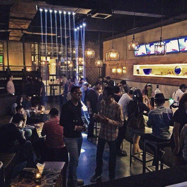 RUI Lounge & Bar, Surabaya (instagram.com/buruhsusu)