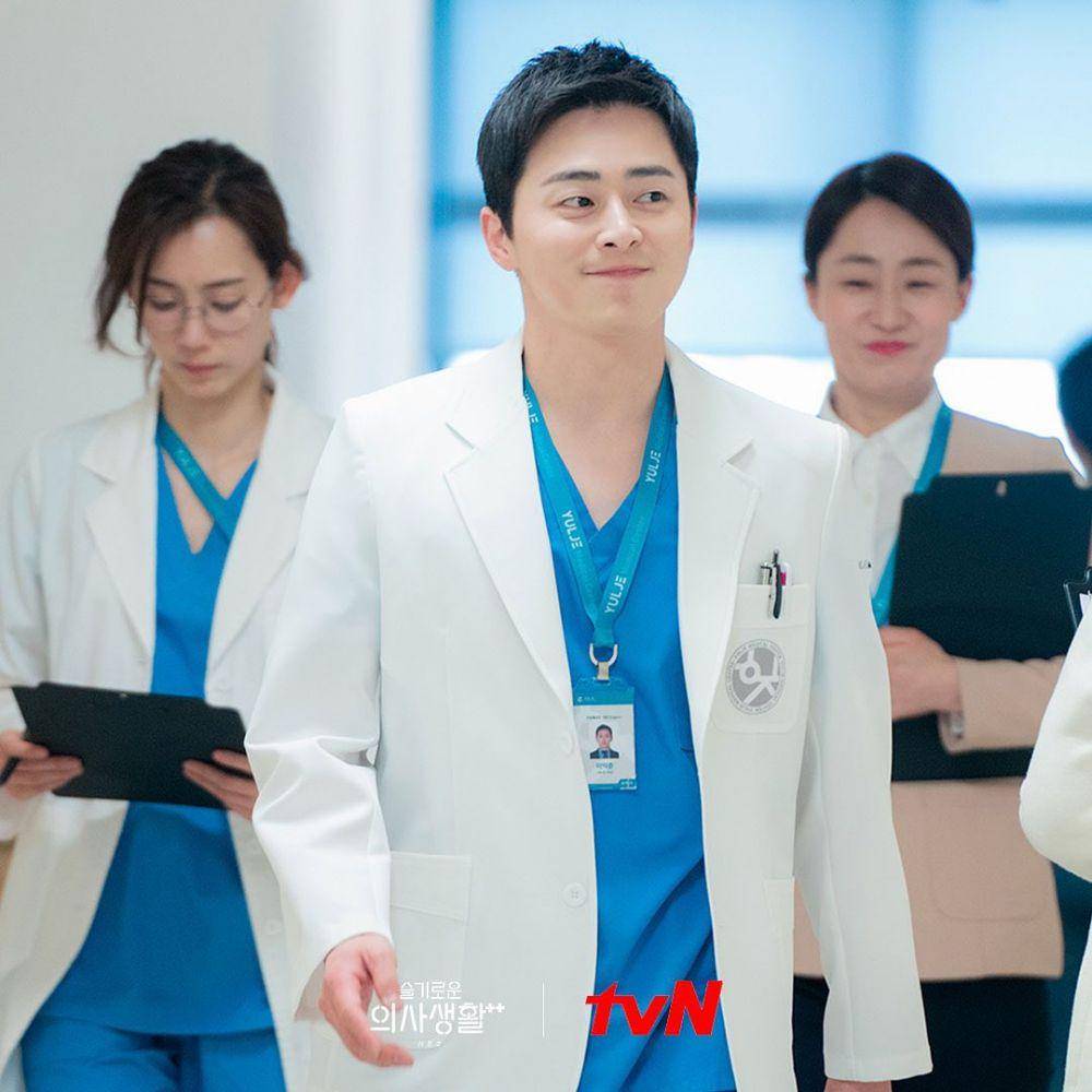 Jo Jung Suk di Hospital Playlist 2 (instagram.com/hospitalplaylist_official)