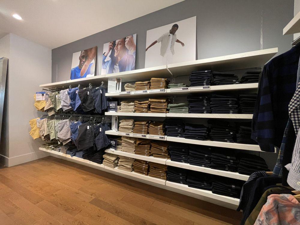 Suasana dalam gerai Zara di Amerika Serikat. (twitter.com/NeilRetail)