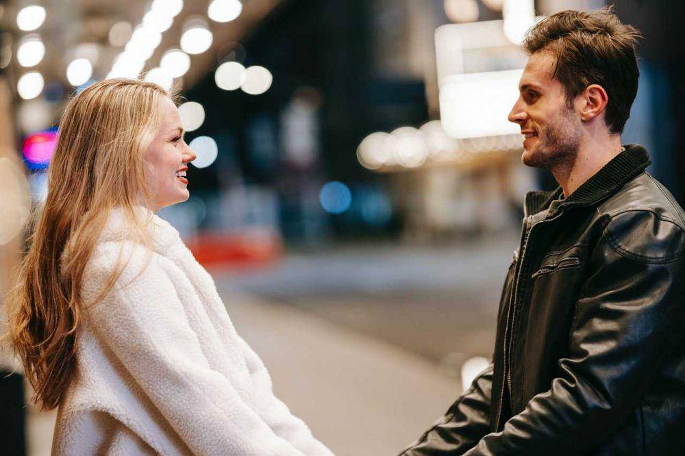 Ilustrasi pasangan romantis (pexels.com/Katerina Holmes)
