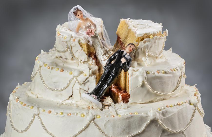 10 Foto Kue Pernikahan yang Gagal, Buat Pengantin Menangis