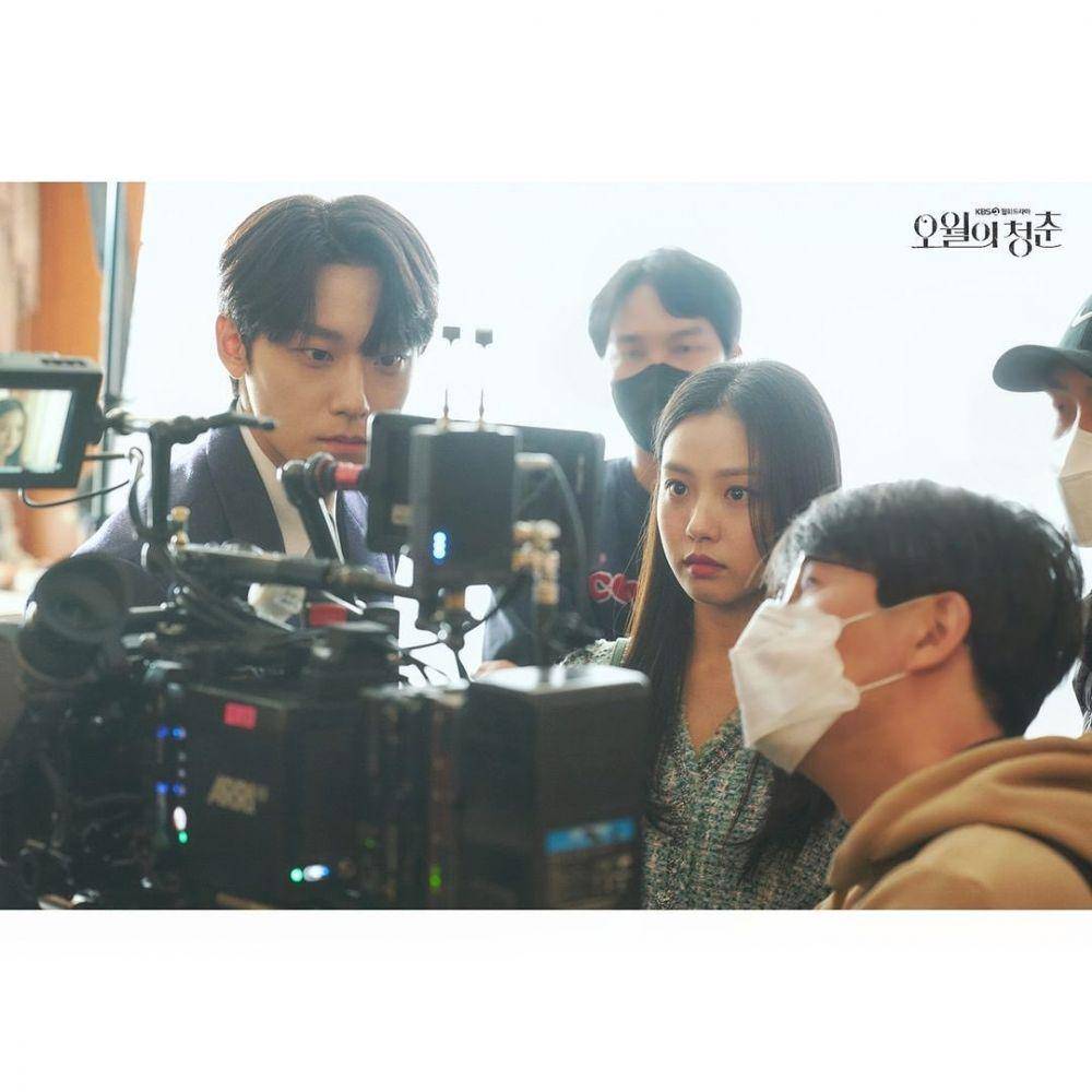 Lee Do Hyun dan Go Min Si di balik layar drama Youth of May. (instagram.com/kbsdrama)
