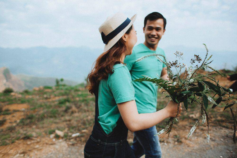 ilustrasi sepasang kekasih berbincang (unsplash.com/Chiến Phạm)