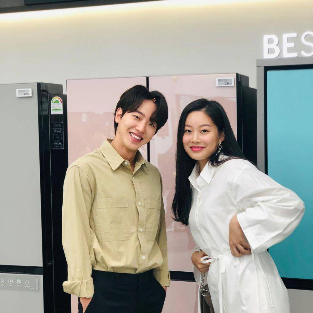 Lee Tae Sun bersama Park Yoo Na sebagai pemeran Hotel del Luna (instagram.com/taeseon.official)