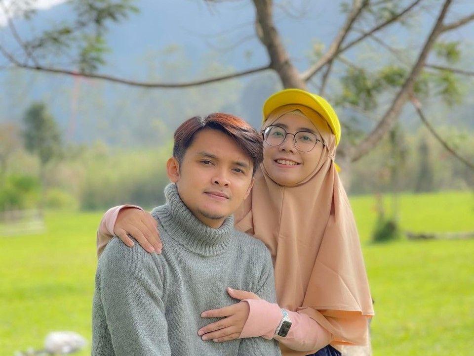 1 Dekade Menikah, 10 Potret Romantis Dodi ADAM Musik dan Istri
